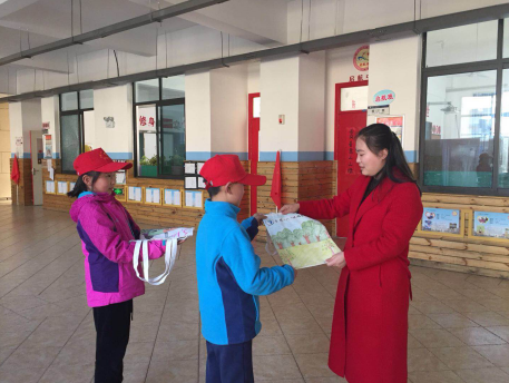 贈(zèng)送老師自己繪制的環(huán)保袋 贈(zèng)送老師自己繪制的環(huán)保袋