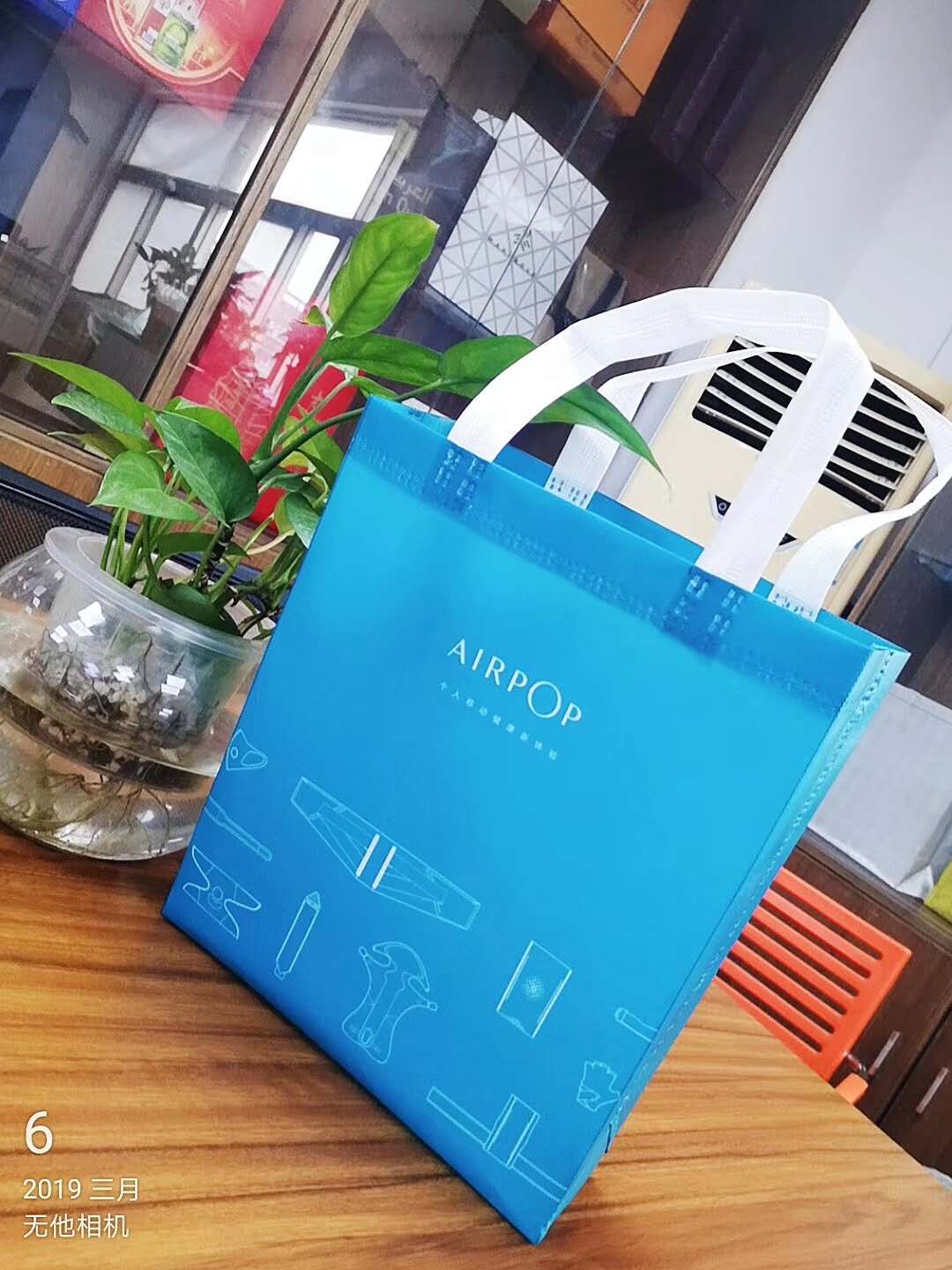 覆膜熱壓無(wú)紡布袋手工樣成品 覆膜熱壓無(wú)紡布袋手工樣成品