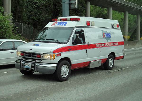 救護(hù)車(chē)生產(chǎn)廠家簡(jiǎn)析車(chē)內(nèi)的醫(yī)療配置有哪些？