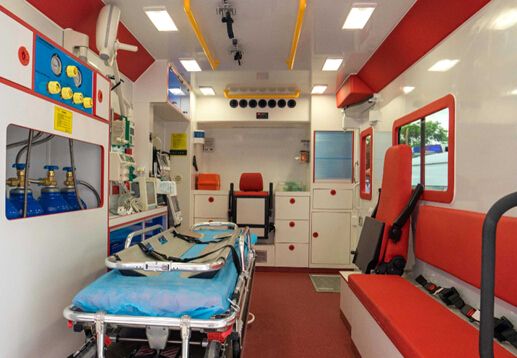 千里護(hù)送，轉(zhuǎn)運(yùn)救護(hù)車帶動(dòng)救護(hù)車廠家發(fā)展02